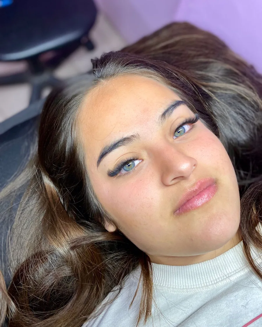 Clienta con extensiones de volumen 5D